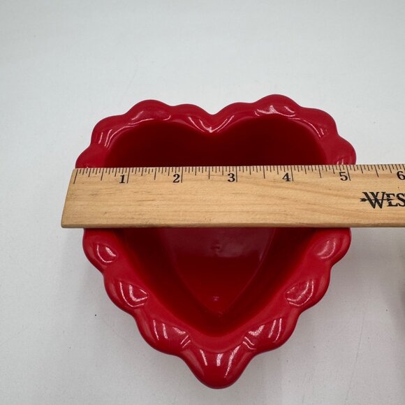 Chantal Heart Shaped Scalloped Baking Molds 1 1/4 Cup Three pieces - Picture 7 of 10